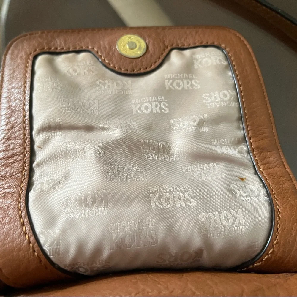 Michael Kors Cross Body Bag ($15 Bundle) - Picture 5 of 6